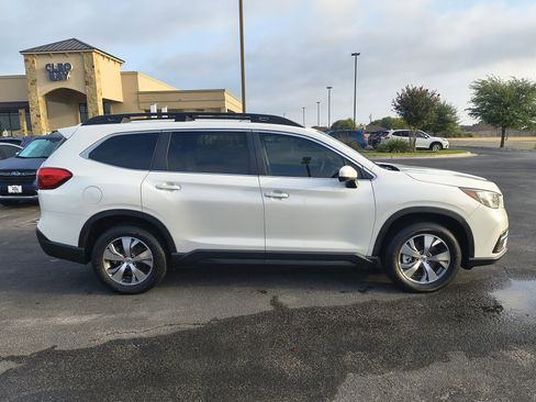 Used 2022 Subaru Ascent Premium w/ Convenience Package image 4