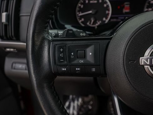 Used 2024 Nissan Pathfinder SL w/ Black Appearance Package image 26