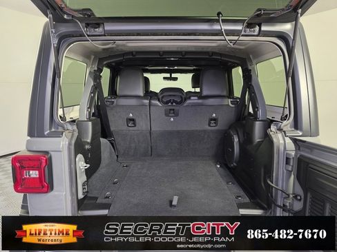 Used 2022 Jeep Wrangler Unlimited Rubicon w/ Dual Top Group image 29