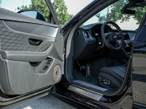 New 2025 Bentley Flying Spur Plug-In Hybrid AWD/4WD image 17
