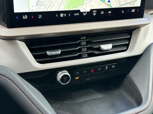 Used 2025 Ford Explorer Active w/ Active Comfort Package image 24