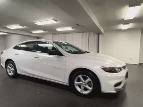 Certified 2017 Chevrolet Malibu LS FWD image 2