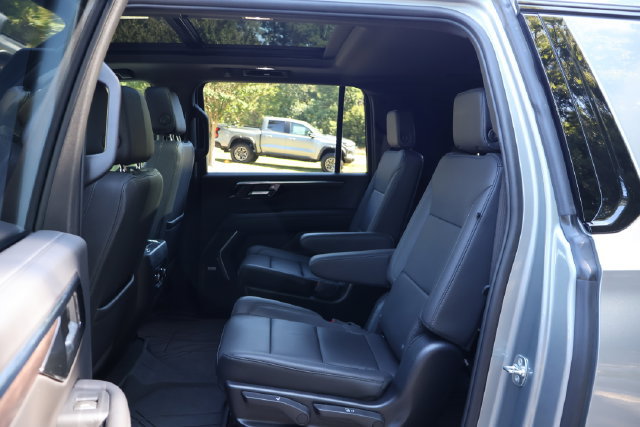 Used 2025 Chevrolet Suburban Z71 w/ Comfort Package AWD/4WD image 20