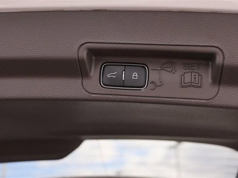 Used 2020 Ford Explorer Platinum w/ Premium Technology Package image 8