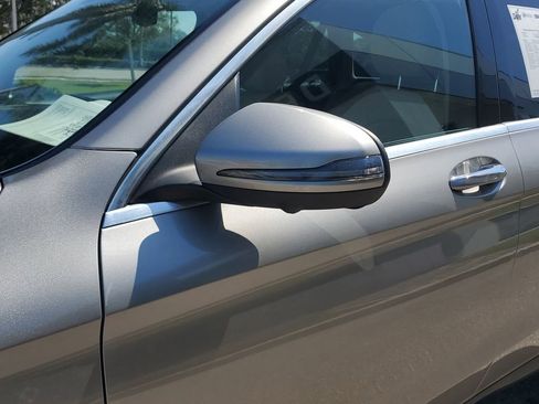 Used 2021 Mercedes-Benz GLC 300 4MATIC image 11