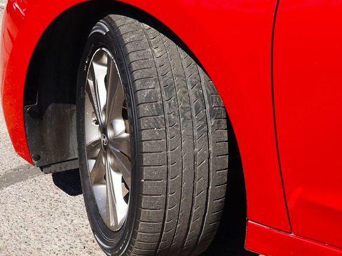 Used 2017 Hyundai Elantra SE image 5