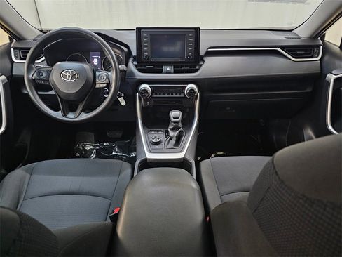 Used 2022 Toyota RAV4 LE image 18