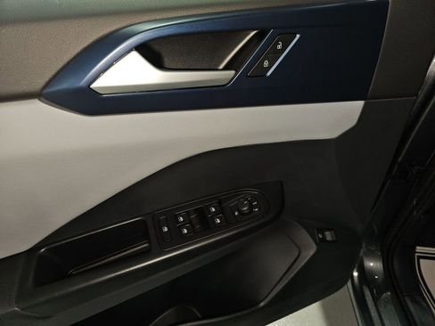 Used 2023 Volkswagen Taos SE image 30