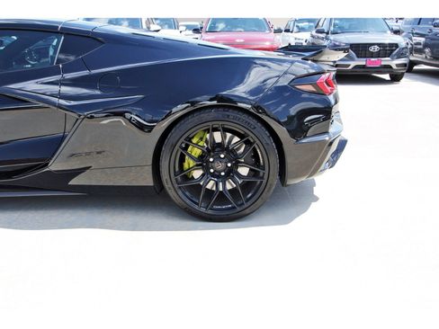 Used 2023 Chevrolet Corvette Z06 RWD image 29