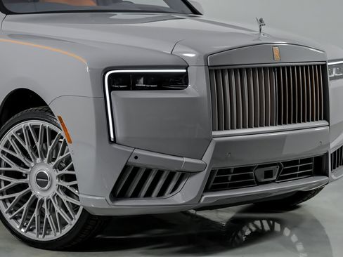 Used 2025 Rolls-Royce Cullinan image 3
