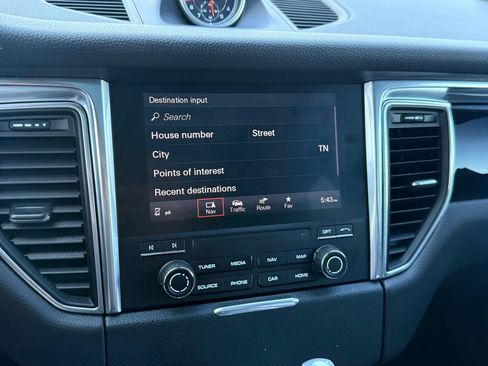 Used 2018 Porsche Macan Sport Edition image 28