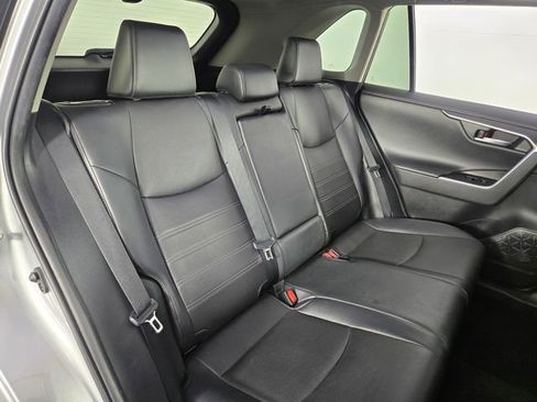 Used 2020 Toyota RAV4 Limited image 17