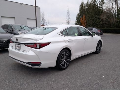 Certified 2025 Lexus ES 300h w/ Premium Package image 3