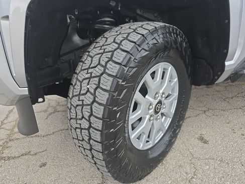 Used 2025 Toyota Tacoma SR5 image 31