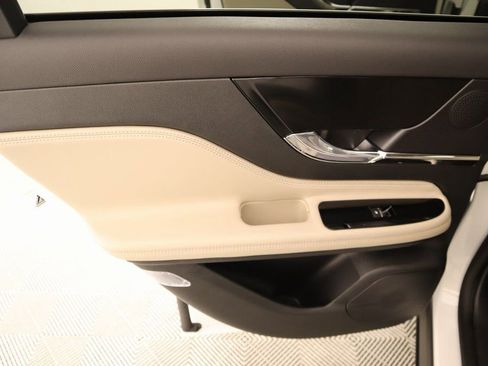 New 2026 Lincoln Corsair Premiere image 16