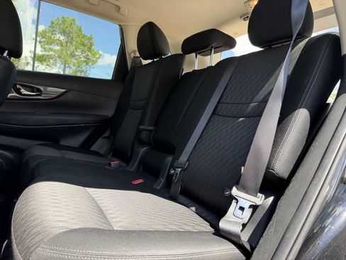 Used 2019 Nissan Rogue SV FWD image 21