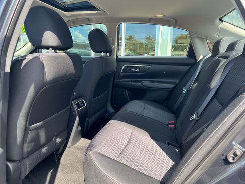 Used 2016 Nissan Altima 2.5 SV w/ Convenience Package FWD image 5