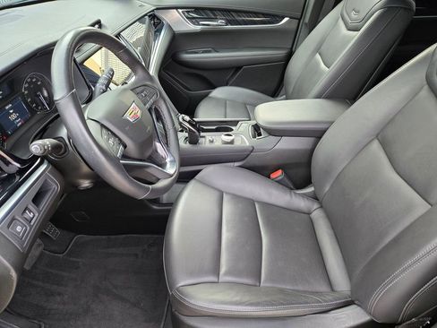 Certified 2025 Cadillac XT6 Premium Luxury image 11