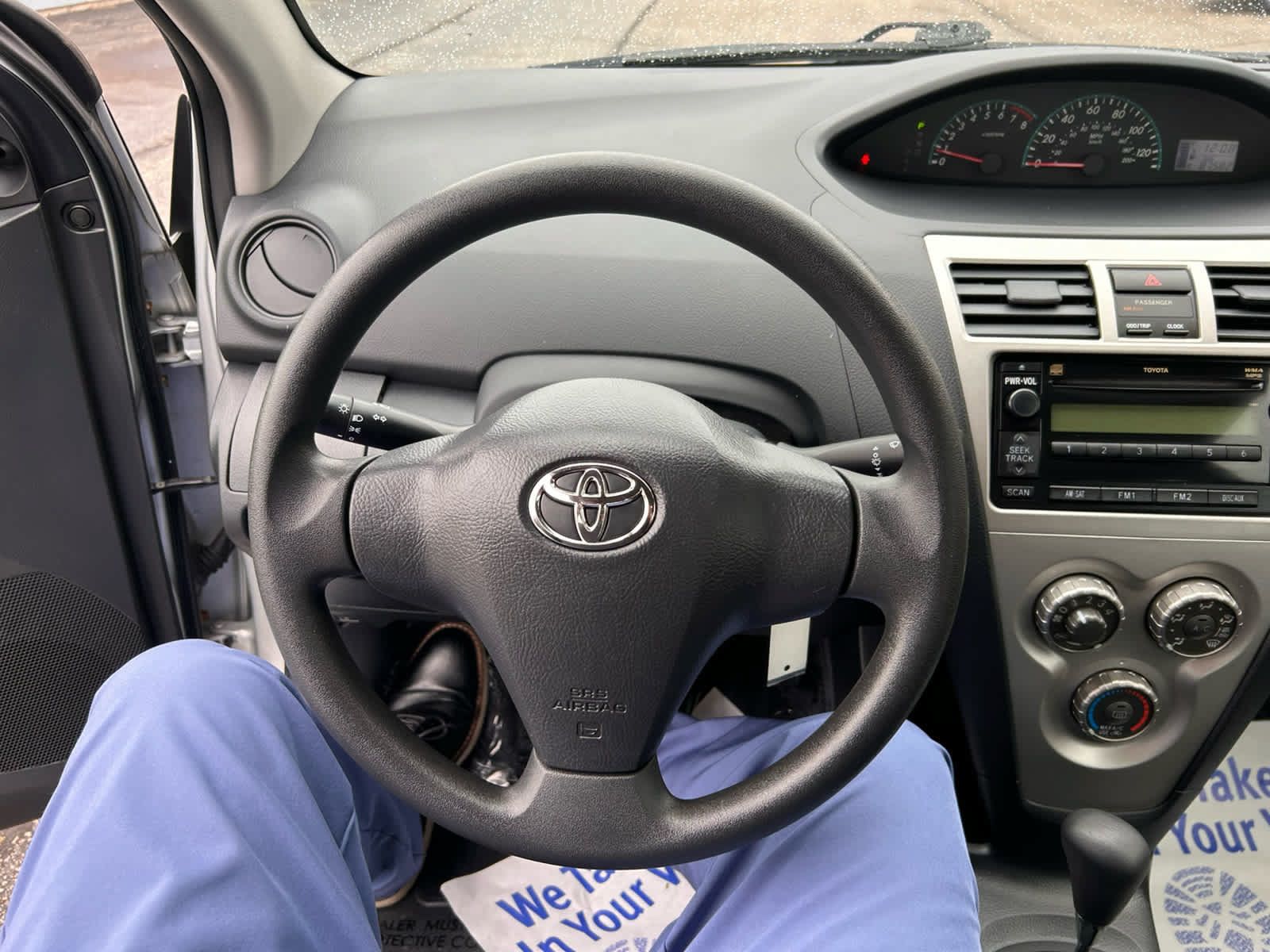 Used 2009 Toyota Yaris Sedan w/ Convenience Pkg FWD image 14