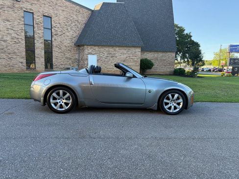 Used 2004 Nissan 350Z Touring RWD image 5