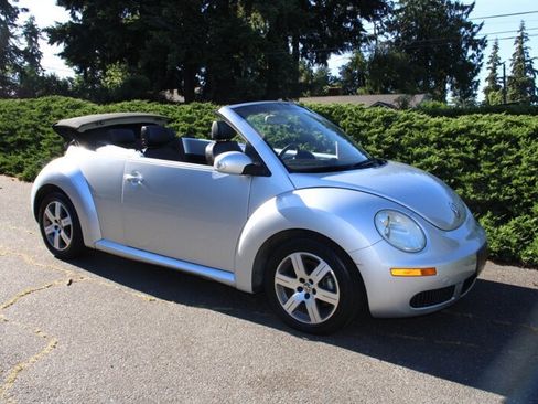 Used 2006 Volkswagen Beetle Convertible w/ Package 1 FWD image 6