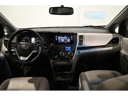 Used 2015 Toyota Sienna XLE Premium FWD image 24