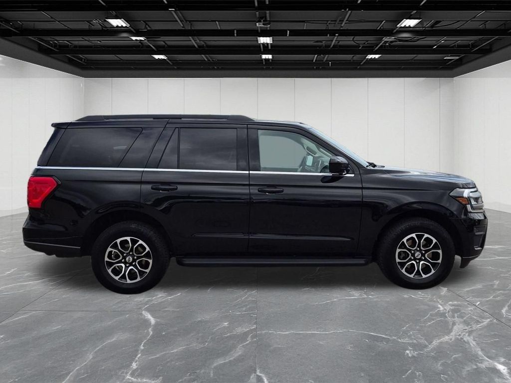 Used 2023 Ford Expedition XLT AWD/4WD image 6