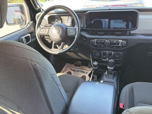 Used 2025 Jeep Gladiator Sport AWD/4WD image 33
