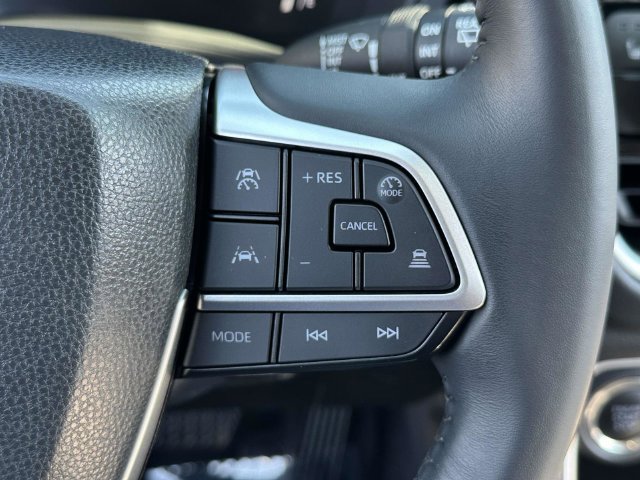 Used 2025 Toyota Grand Highlander FWD image 11