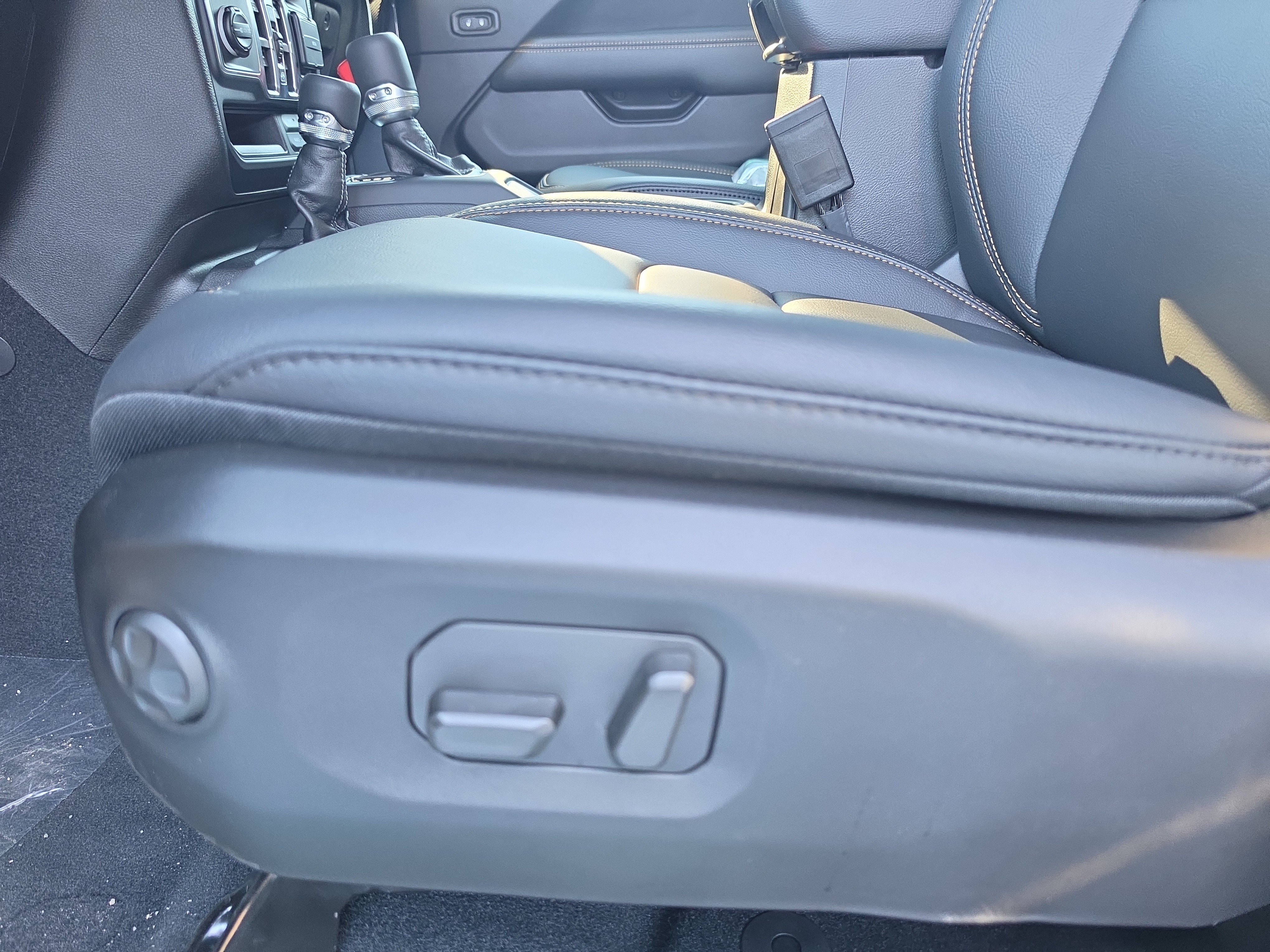 New 2026 Jeep Gladiator Sport AWD/4WD image 13