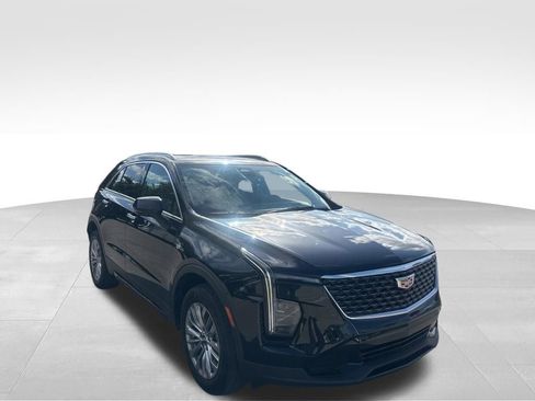 Used 2025 Cadillac XT4 Premium Luxury FWD image 4