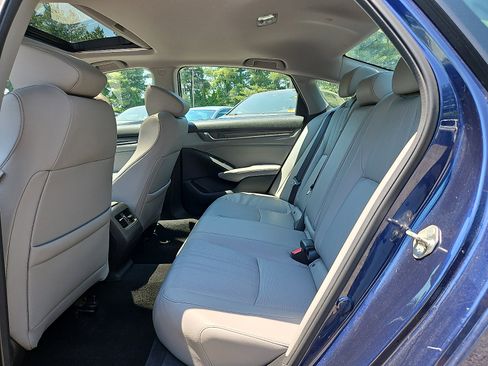 Used 2018 Honda Accord Touring image 12