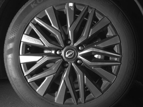 Used 2025 Nissan Altima 2.5 SV FWD image 13