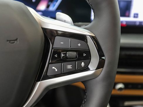 Used 2025 BMW 330i xDrive Sedan w/ Premium Package image 12