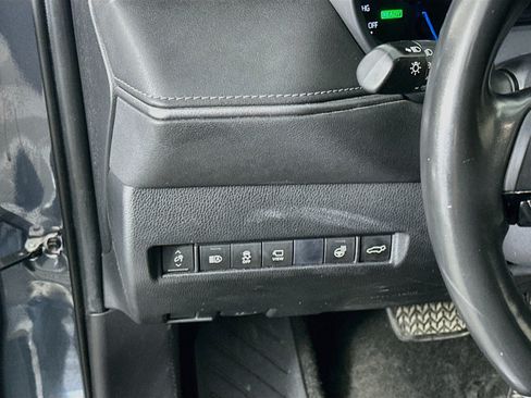Used 2021 Toyota Venza Limited AWD/4WD image 17