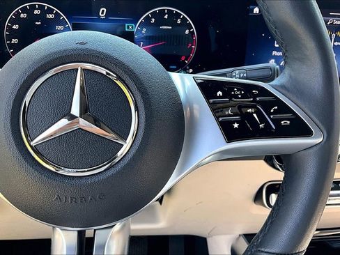 Used 2026 Mercedes-Benz GLB 250 4MATIC image 21