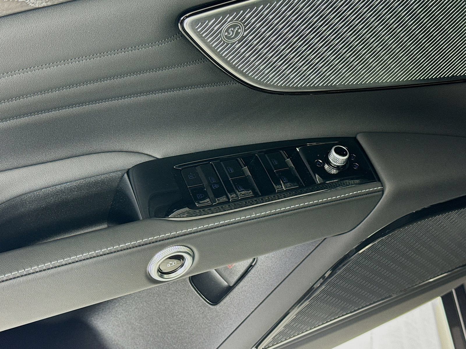 Used 2025 Maserati Grecale GT AWD/4WD image 16