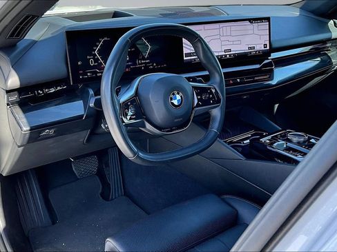 Used 2024 BMW 530i RWD image 4