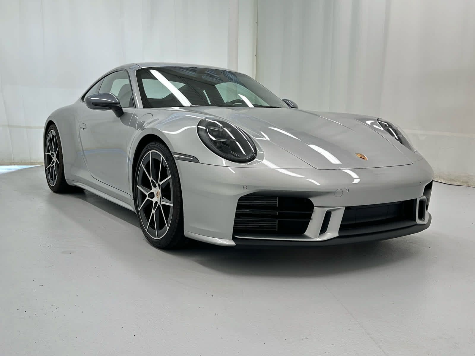 Used 2025 Porsche 911 Carrera T RWD image 2