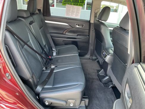 Used 2015 Toyota Highlander XLE AWD/4WD image 39