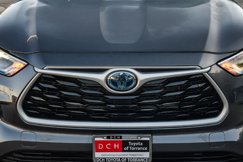 Certified 2023 Toyota Highlander XLE AWD/4WD image 5