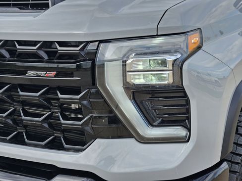 Certified 2025 Chevrolet Silverado 2500 ZR2 w/ Technology Package AWD/4WD image 11