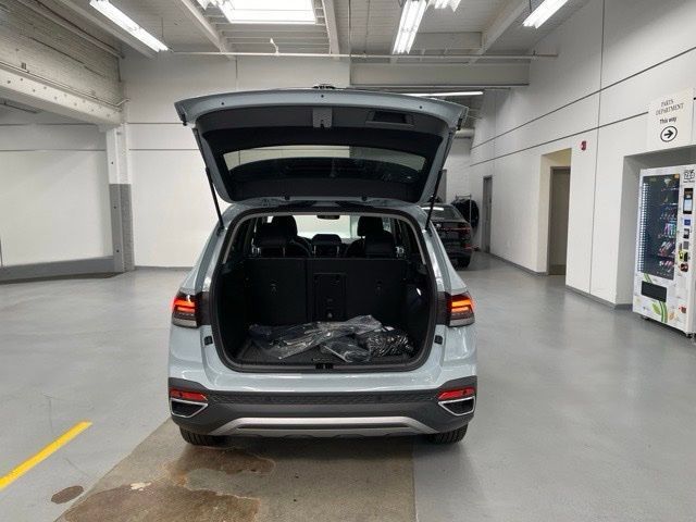 New 2027 Volkswagen Taos SE AWD/4WD image 9