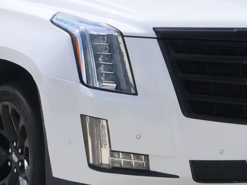 Used 2019 Cadillac Escalade Premium Luxury w/ LPO, Radiant Package RWD image 8