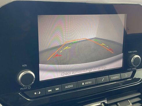 Used 2022 Nissan Pathfinder SV image 26