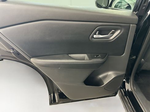 Used 2025 Nissan Rogue SV image 26