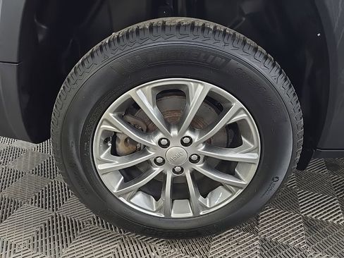 Used 2020 Jeep Cherokee Latitude Plus w/ Cold Weather Group image 13