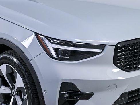 Certified 2026 Volvo XC40 B5 Plus AWD/4WD image 37