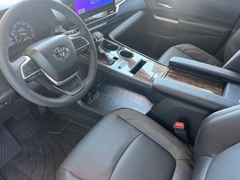 New 2026 Toyota Sienna Platinum AWD/4WD image 11