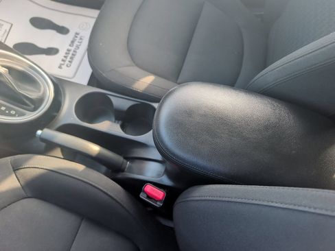 Used 2015 Kia Soul ! FWD image 17